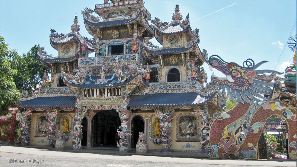 Qué ver y visitar en Da Lat, Pagoda Linh Phuoc